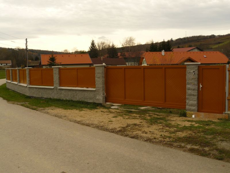 Pero-drážkový profil