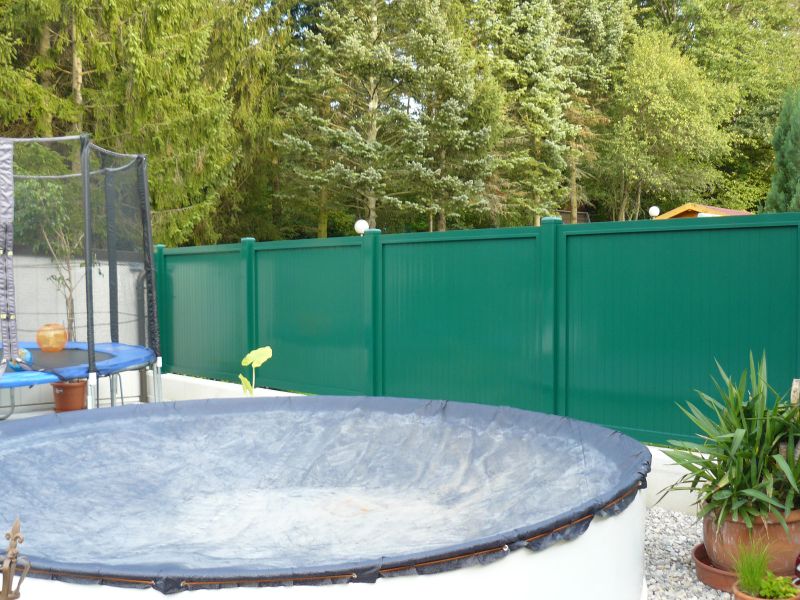 Pero-drážkový profil