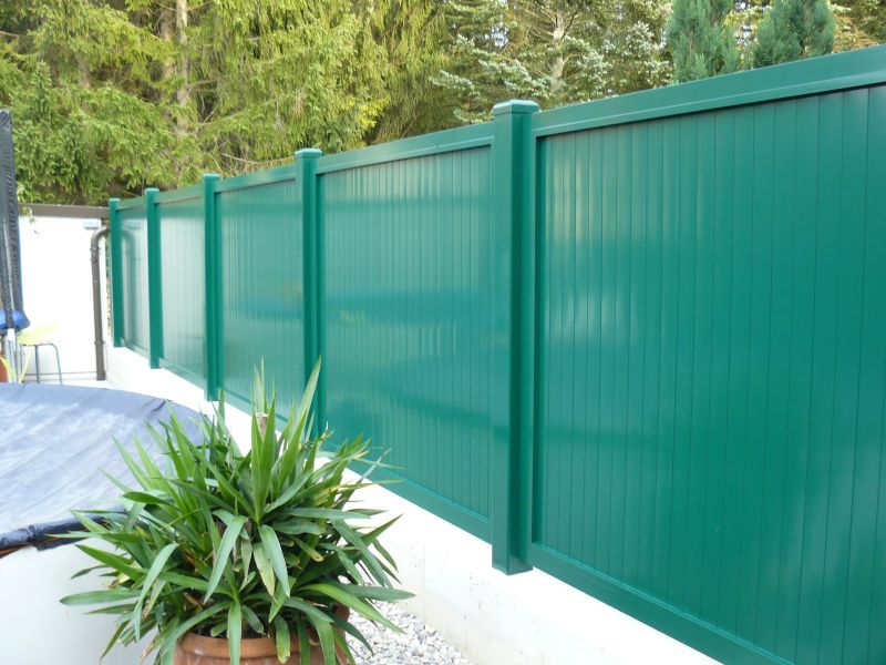 Pero-drážkový profil