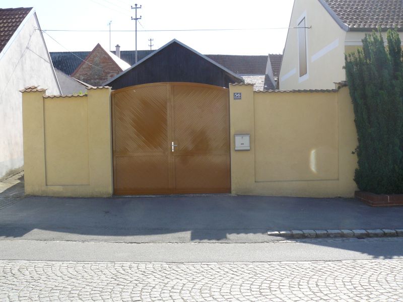 Pero-drážkový profil