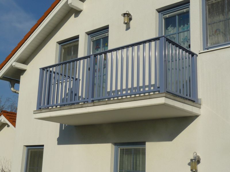 Svislé tyčky 20x20 mm