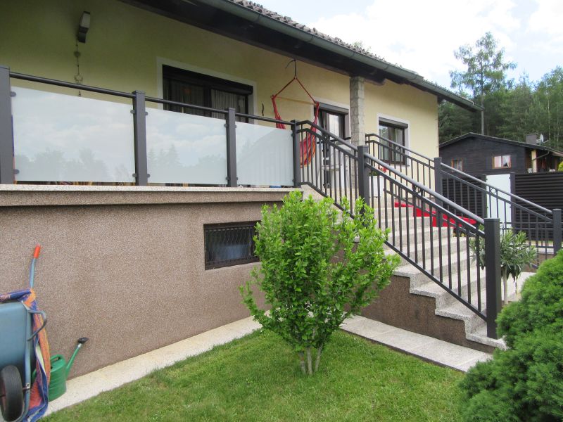 Svislé tyčky 20x20 mm